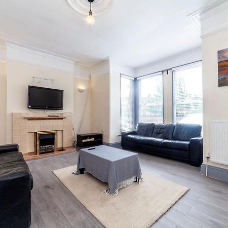 Highlands Gardens Suites Ilford Buitenkant foto