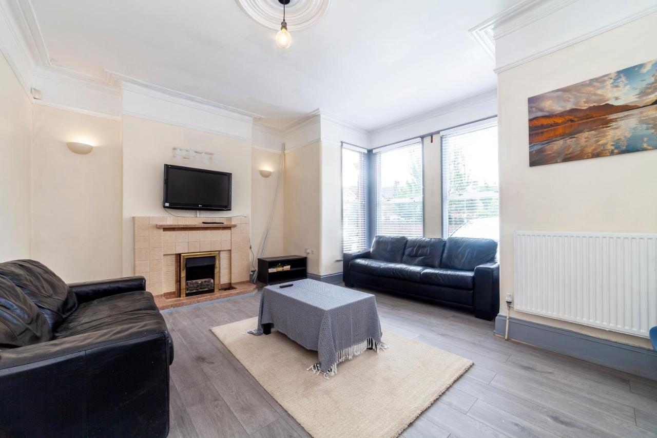 Highlands Gardens Suites Ilford Buitenkant foto