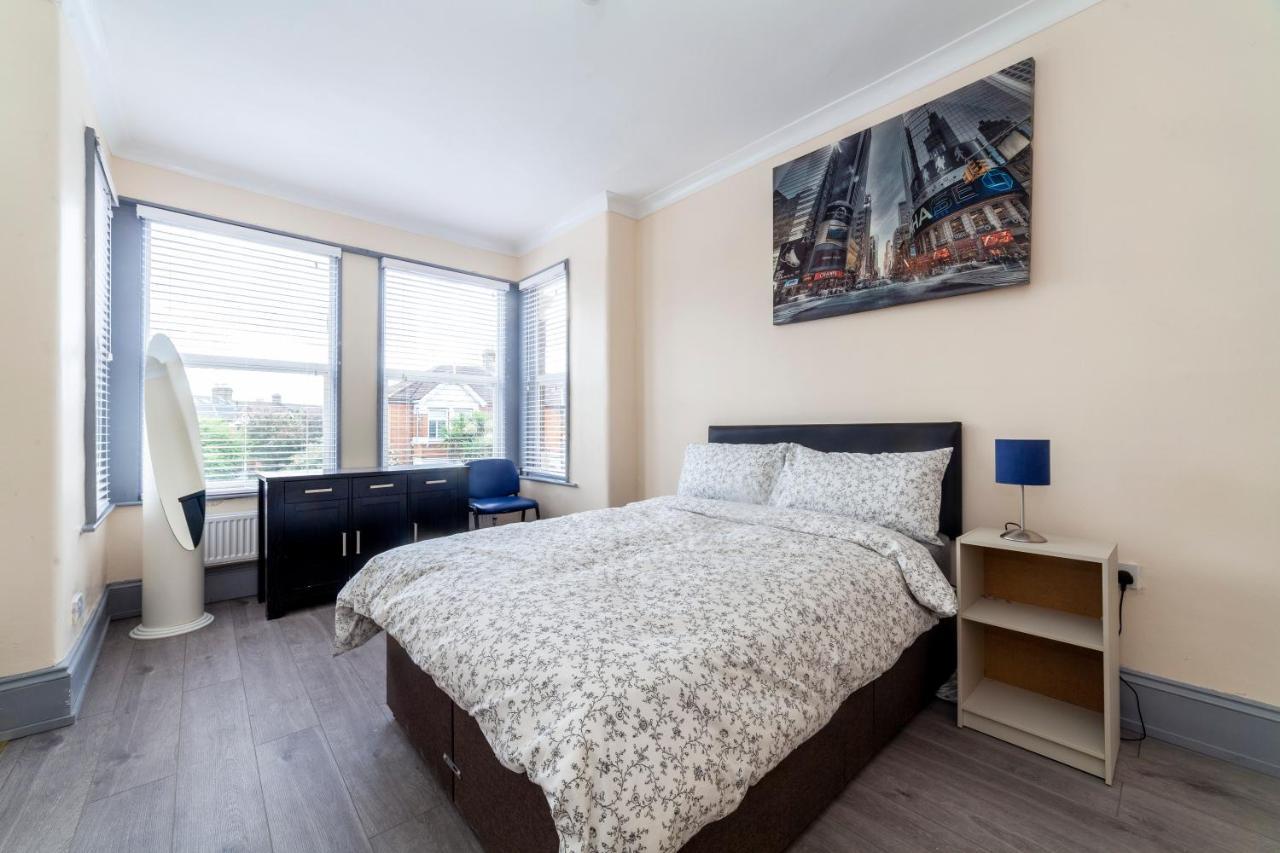 Highlands Gardens Suites Ilford Buitenkant foto