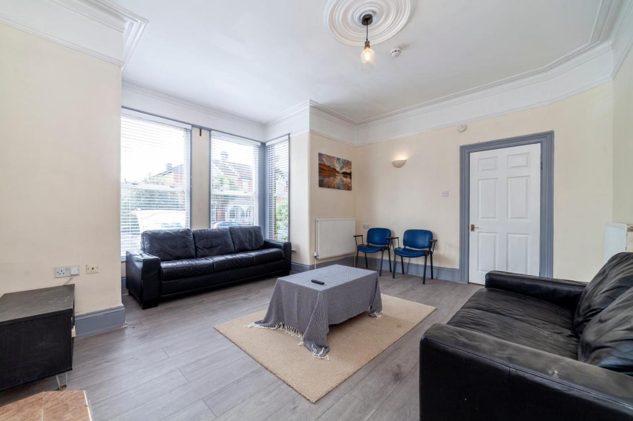 Highlands Gardens Suites Ilford Buitenkant foto